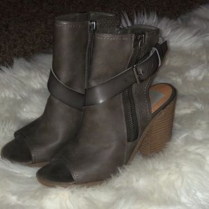 DV Open toe booties